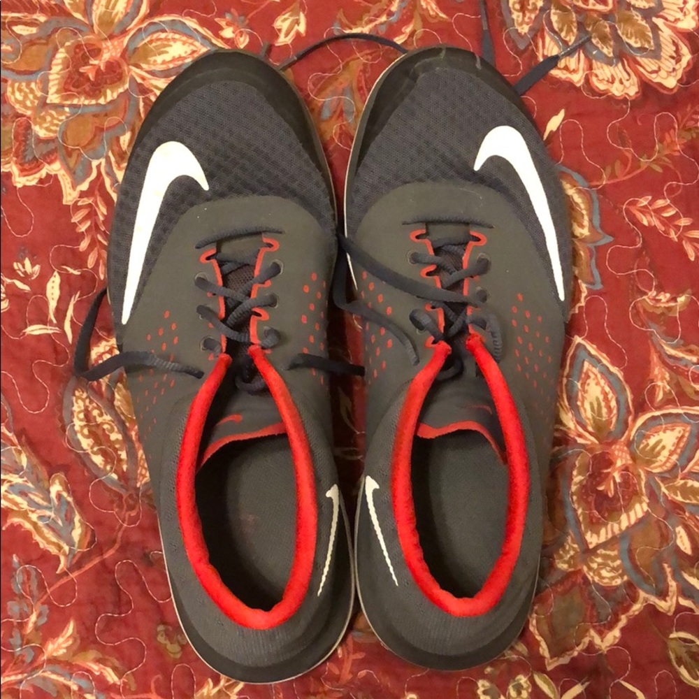 Men’s tennis shoes